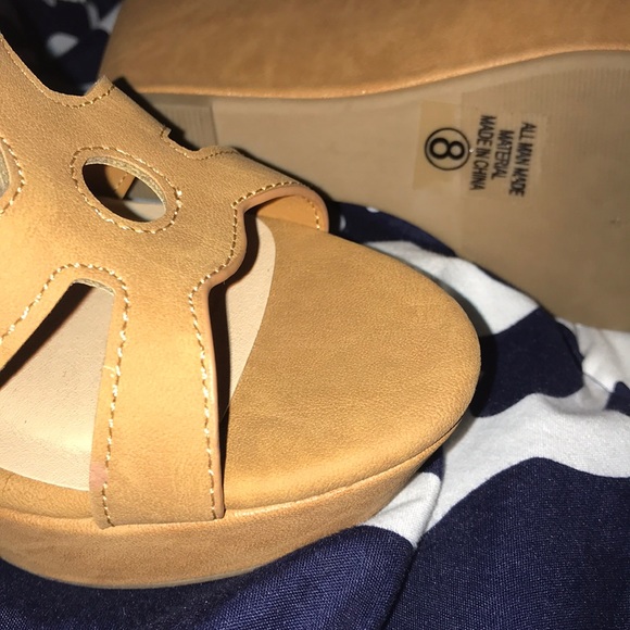 UOI Boutique Brown Wedges - Picture 2 of 11